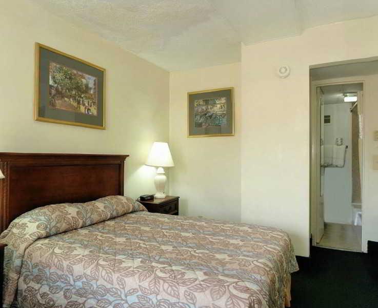 Econo Lodge Martinsville Exterior foto